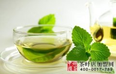绿茶消弭黑眼圈改良眼委靡