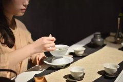 普通的人不品茗，品茗的人不普通