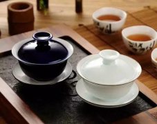 老手盖碗沏茶若何不烫手？