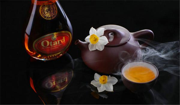 品茗忌讳_茶与酒同食减轻心脏负荷